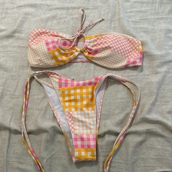 Bikini - Picture 1 of 1